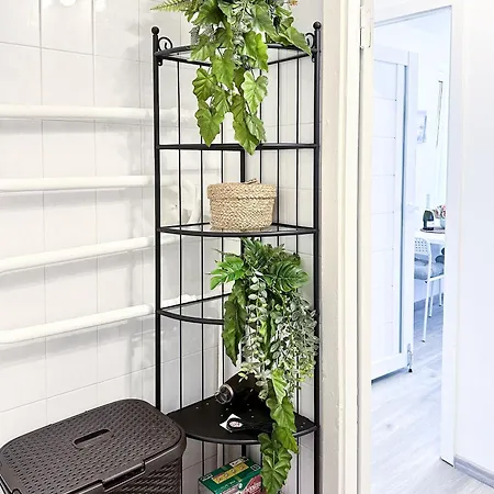 A Cozy Next To A Port *