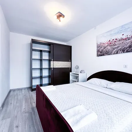 A Cozy Next To A Port *